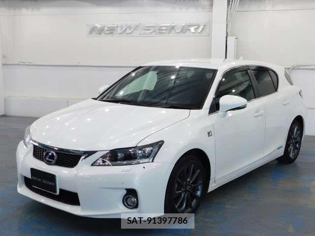 Lexus CT 2011-06 8036385-4
