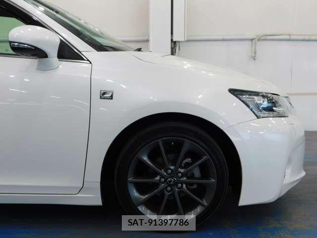 Lexus CT 2011-06 8036385-6