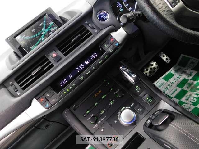Lexus CT 2011-06 8036385-8