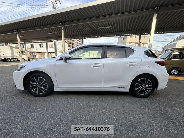 Lexus CT 2017-12 8074325-2