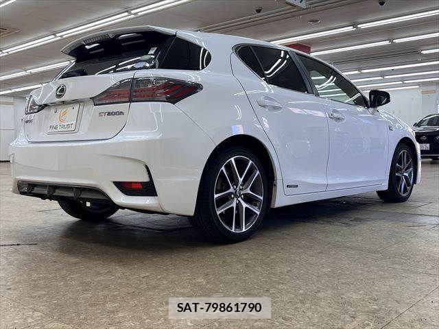 Lexus CT 2014-01 8074323-17