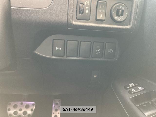 Lexus CT 2011-02 8100108-25