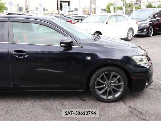 Lexus CT 2011-08 8130990-11