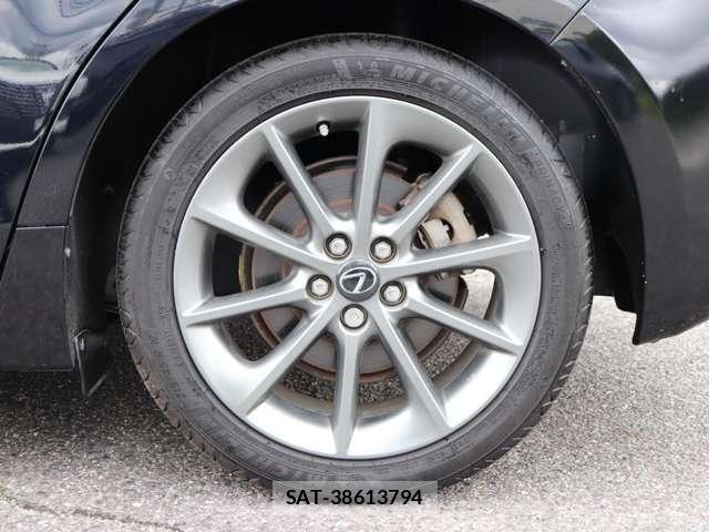 Lexus CT 2011-08 8130990-21