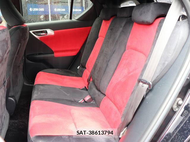 Lexus CT 2011-08 8130990-25