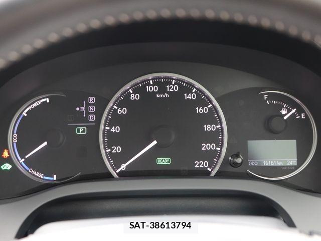 Lexus CT 2011-08 8130990-27