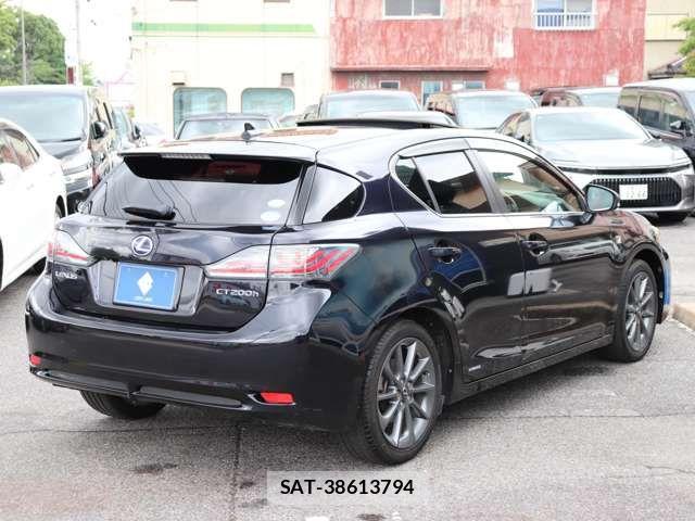 Lexus CT 2011-08 8130990-4