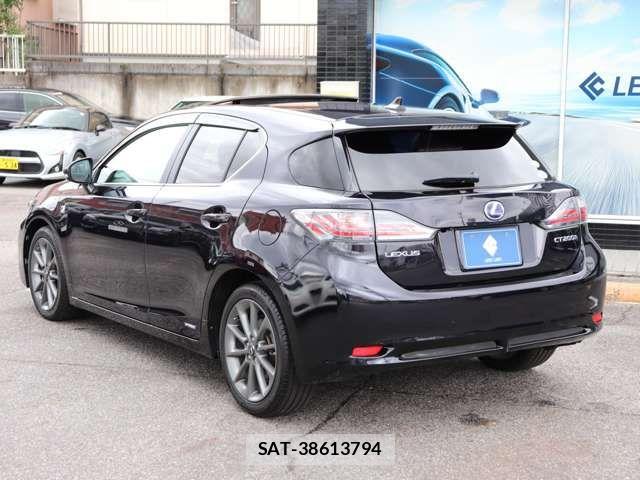 Lexus CT 2011-08 8130990-5