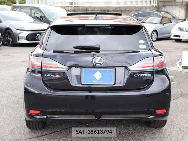 Lexus CT 2011-08 8130990-7
