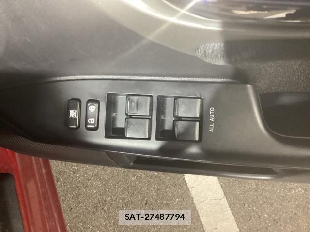 Lexus CT 2012-01 8130993-12