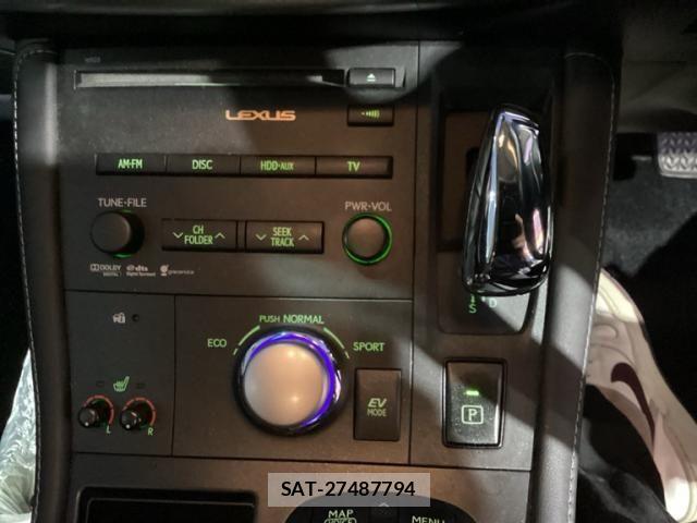Lexus CT 2012-01 8130993-18