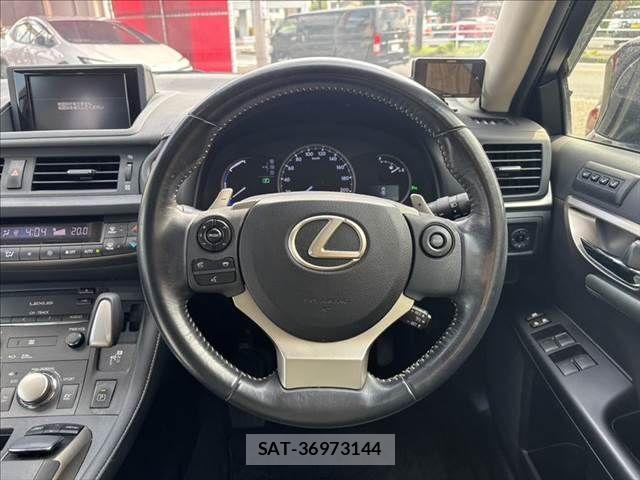 Lexus CT 2015-07 8130992-9