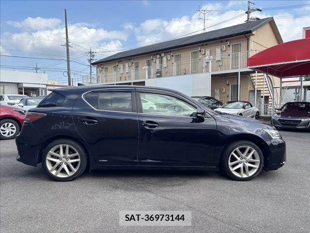 Lexus CT 2015-07 8130992-16