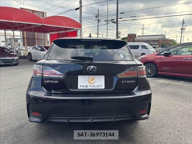 Lexus CT 2015-07 8130992-18