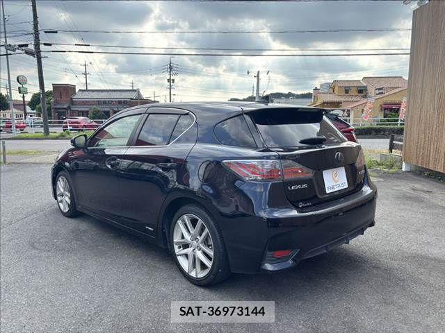 Lexus CT 2015-07 8130992-19