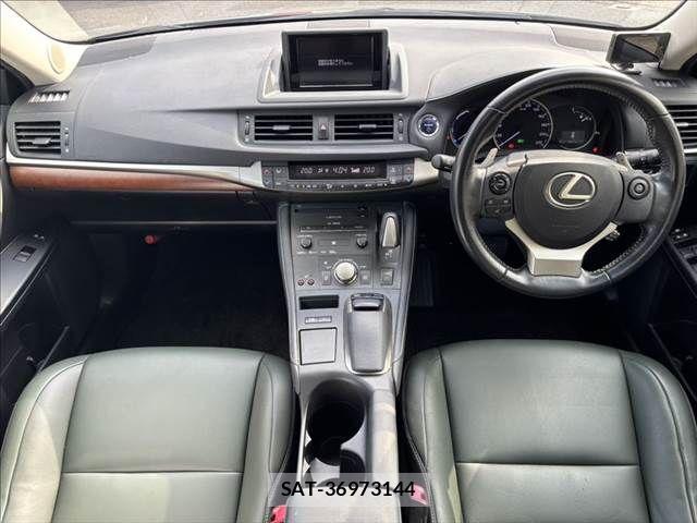 Lexus CT 2015-07 8130992-2
