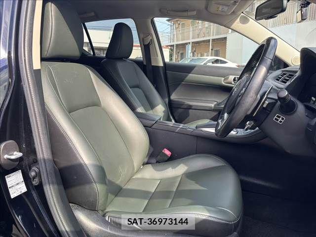 Lexus CT 2015-07 8130992-6
