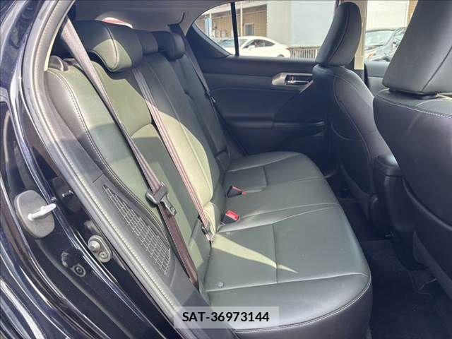 Lexus CT 2015-07 8130992-7