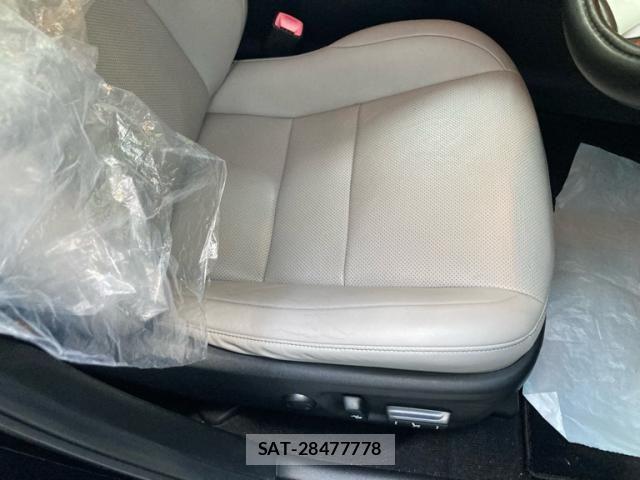 Lexus CT 2011-12 8146053-11