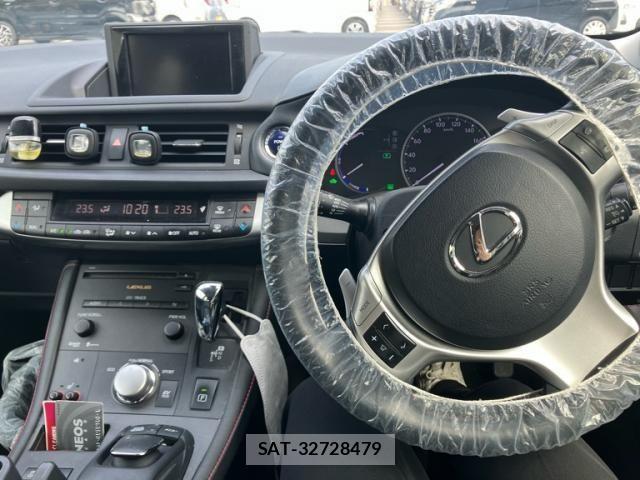 Lexus CT 2012-11 8146051-13