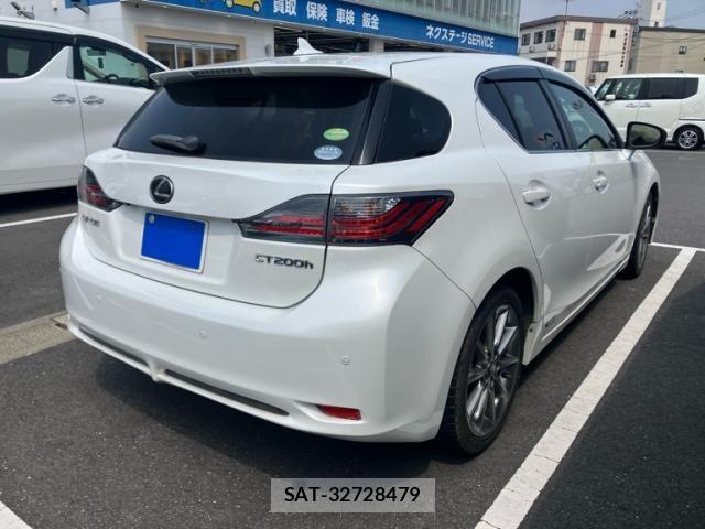 Lexus CT 2012-11 8146051-3