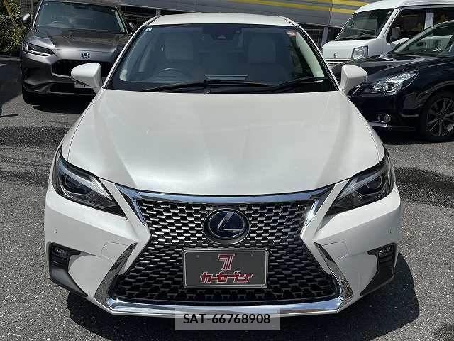 Lexus CT 2017-09 8208341-13