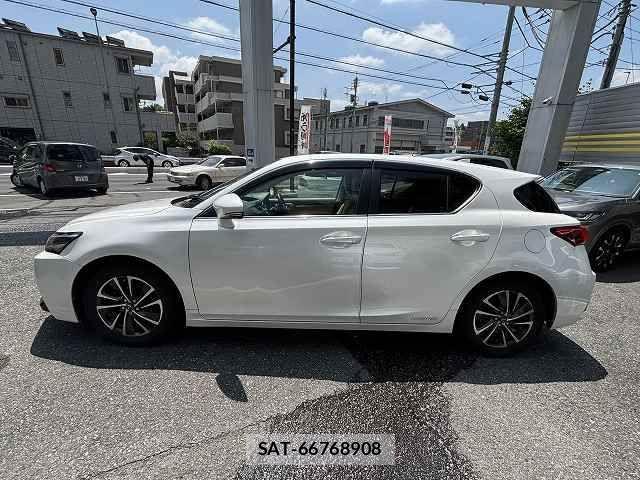 Lexus CT 2017-09 8208341-15