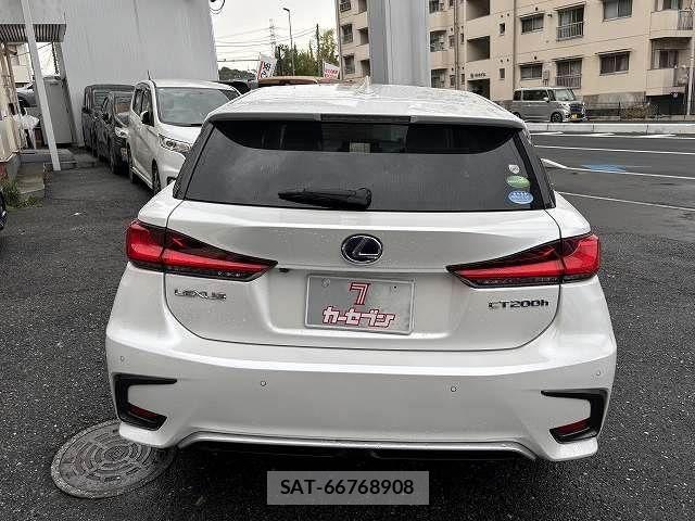 Lexus CT 2017-09 8208341-16