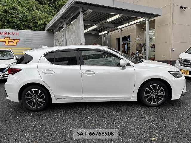 Lexus CT 2017-09 8208341-18