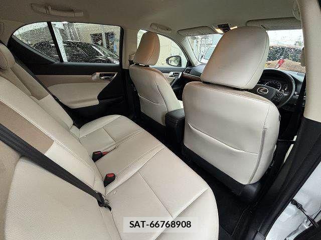 Lexus CT 2017-09 8208341-23