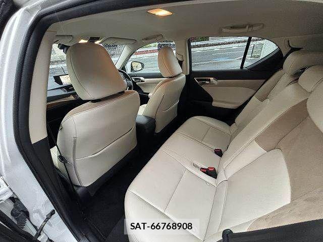 Lexus CT 2017-09 8208341-25