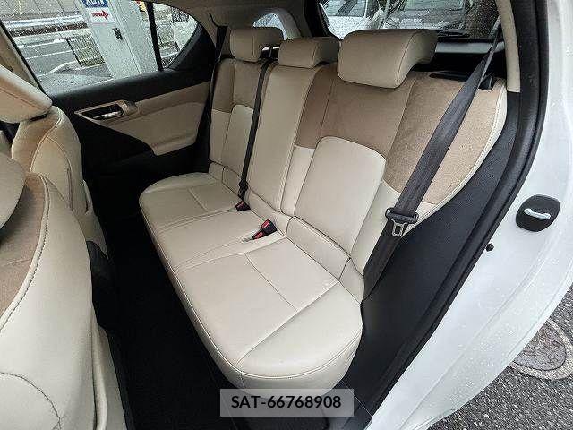 Lexus CT 2017-09 8208341-26