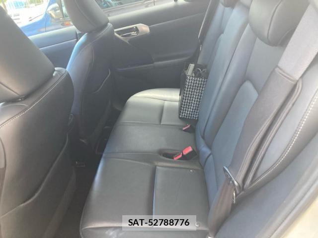 Lexus CT 2012-07 8230598-10