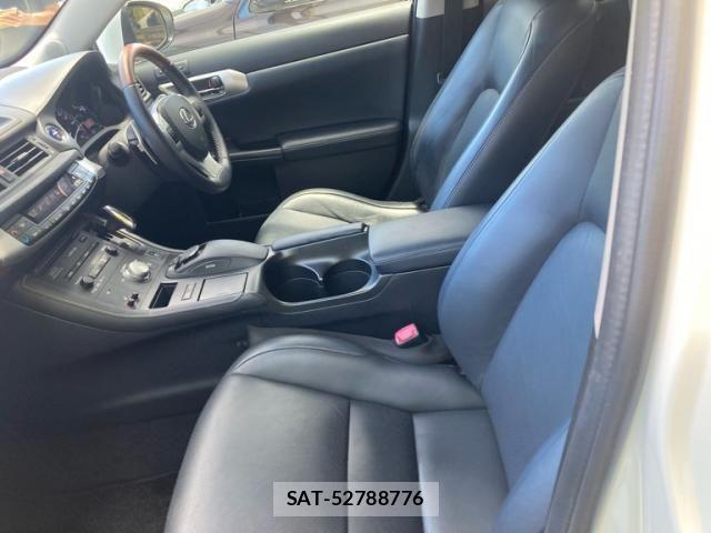 Lexus CT 2012-07 8230598-11