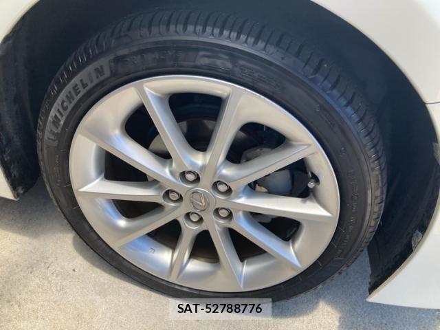 Lexus CT 2012-07 8230598-15