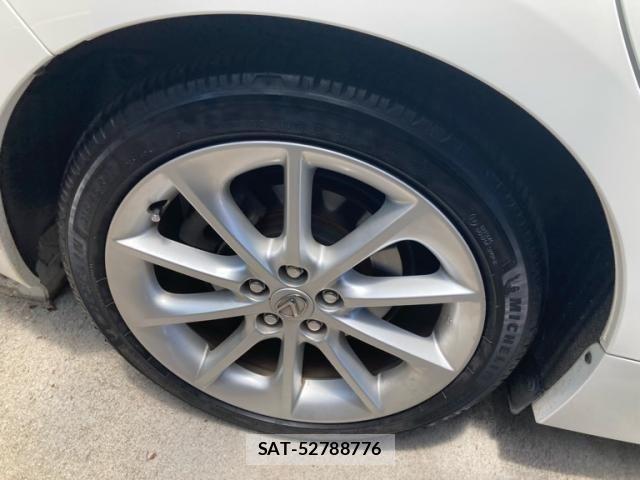 Lexus CT 2012-07 8230598-16