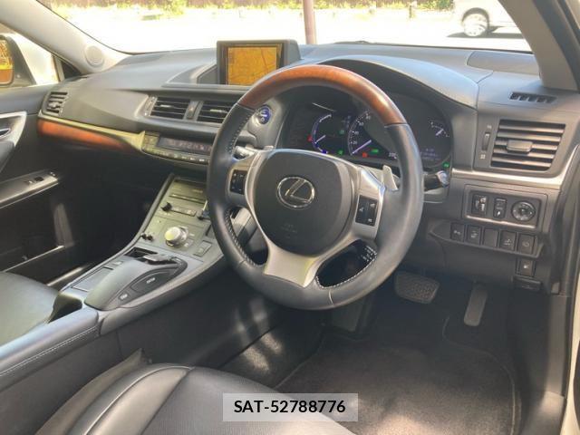 Lexus CT 2012-07 8230598-17