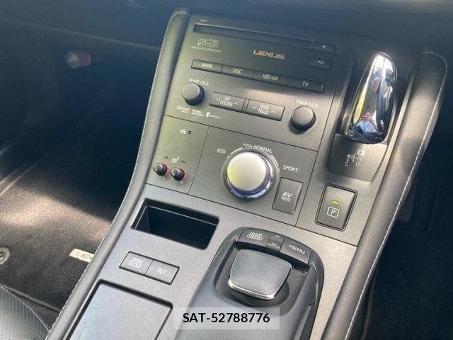 Lexus CT 2012-07 8230598-24