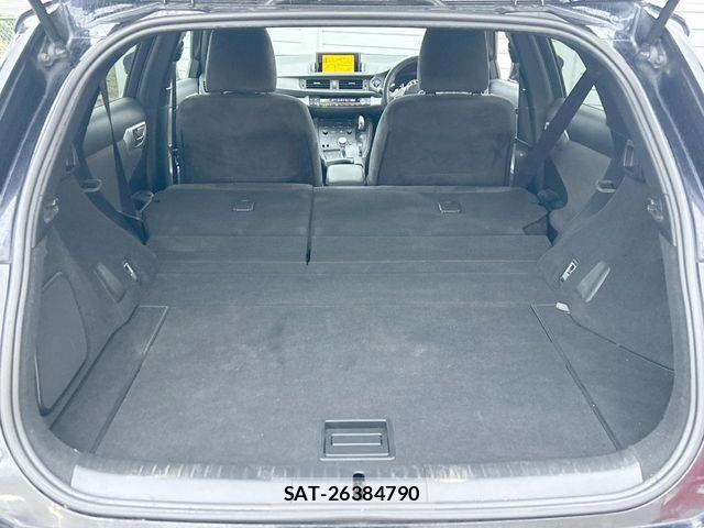 Lexus CT 2011-05 8245694-12