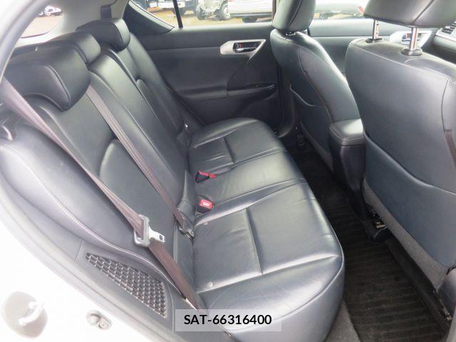 Lexus CT 2011-04 8245693-9