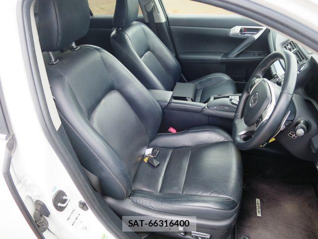 Lexus CT 2011-04 8245693-10