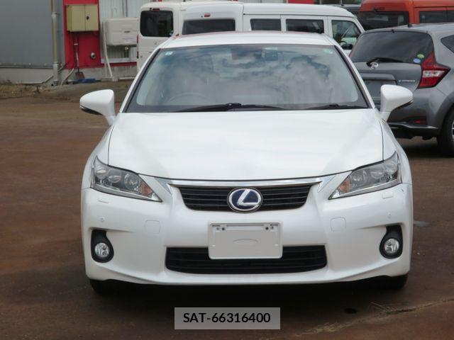 Lexus CT 2011-04 8245693-1