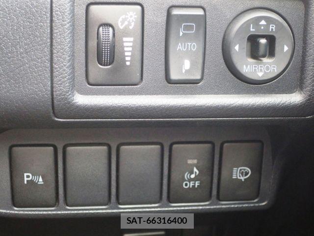 Lexus CT 2011-04 8245693-21