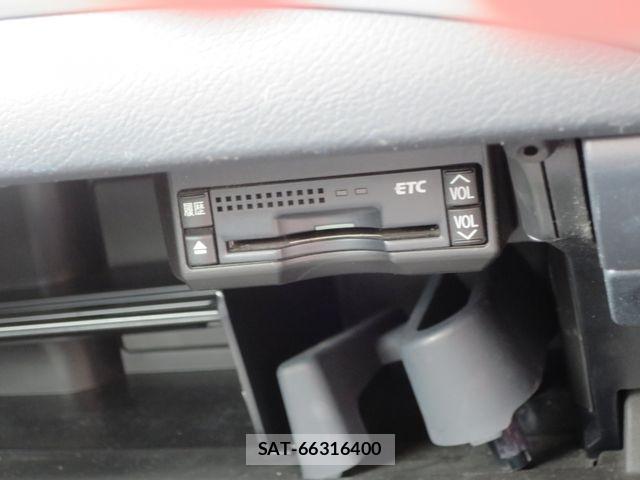 Lexus CT 2011-04 8245693-22