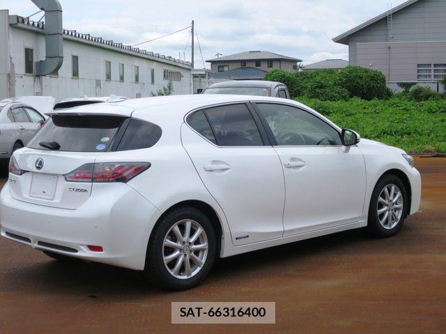 Lexus CT 2011-04 8245693-2