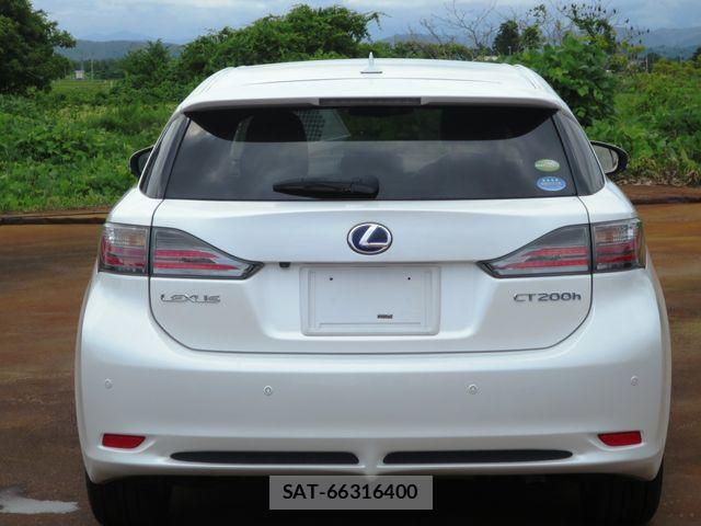 Lexus CT 2011-04 8245693-3