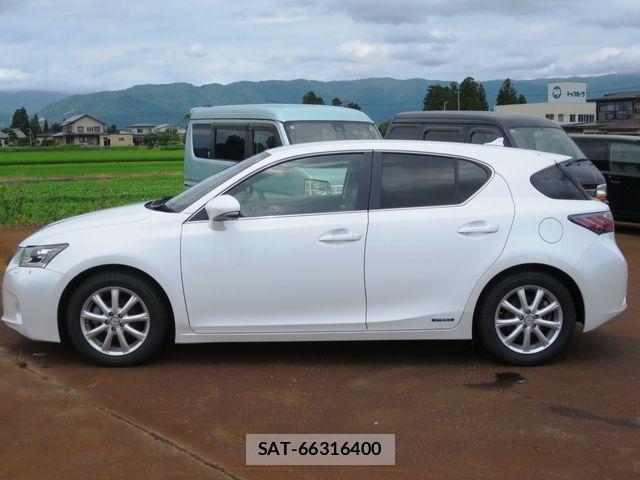 Lexus CT 2011-04 8245693-4