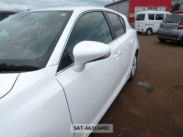 Lexus CT 2011-04 8245693-6