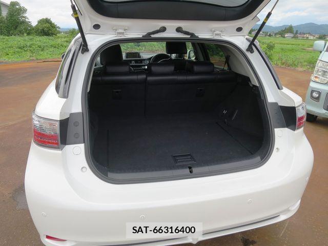 Lexus CT 2011-04 8245693-8