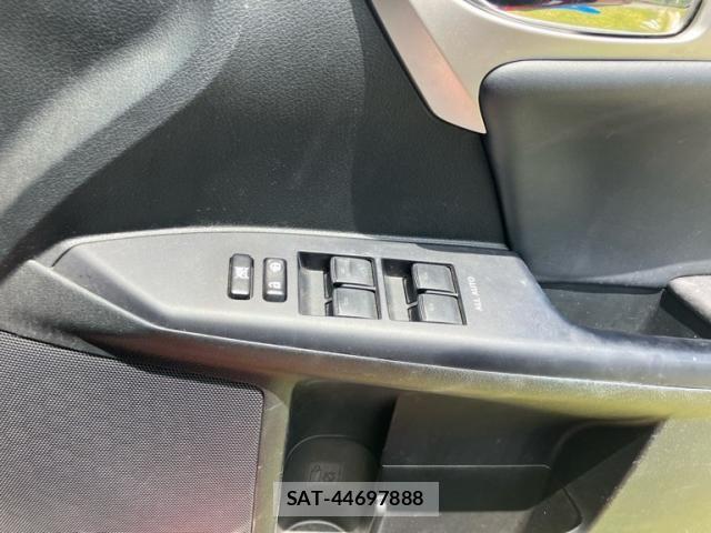 Lexus CT 2011-03 8245695-13